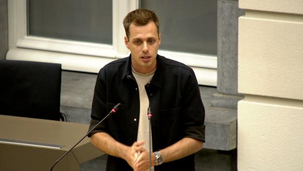 Jos D’Haese tijdens zijn tussenkomst in het Vlaams parlement.