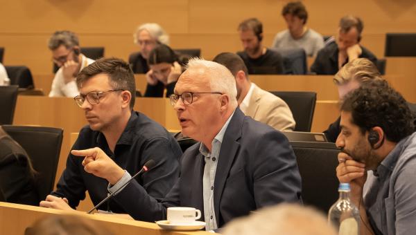 Peter Mertens aan het woord in de Kamercommissie