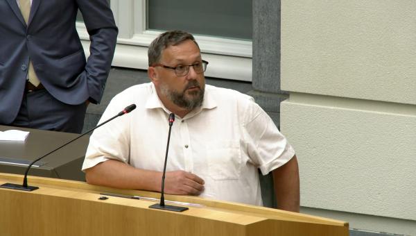 Raf Van Gestel tijdens zijn tussenkomst in het Vlaams parlement
