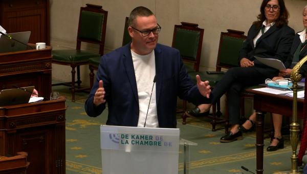 Raoul Hedebouw tijdens zijn tussenkomst in de Kamer