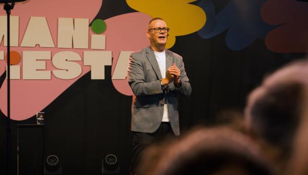 Raoul Hedebouw tijdens zijn toespraak op ManiFiesta 2025