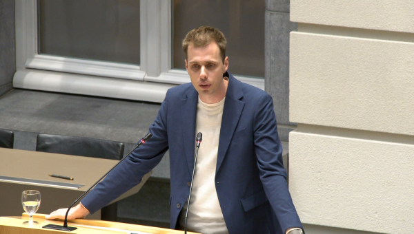 Jos D’Haese tijdens zijn tussenkomst in het Vlaams parlement.