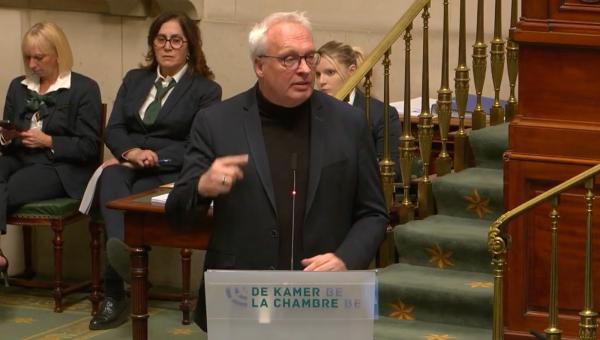 Peter Mertens tijdens zijn tussenkomst in de Kamer