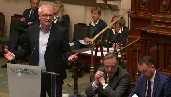 Peter Mertens tijdens zijn tussenkomst in de Kamer
