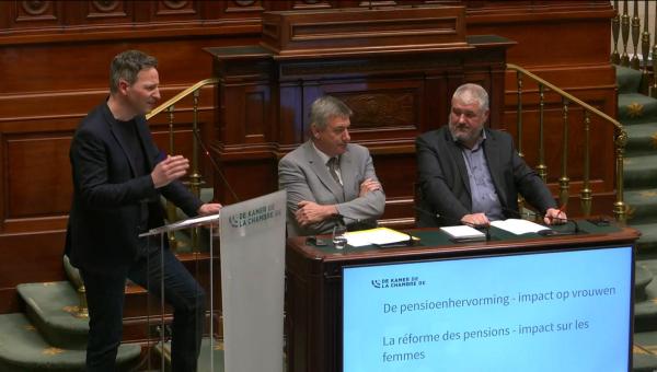 Kim De Witte face à Jan Jambon au Parlement