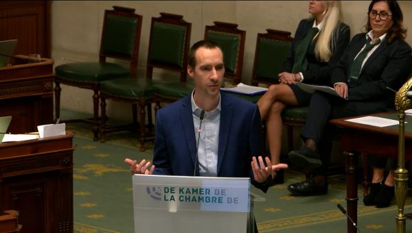 Robin Tonniau tijdens zijn tussenkomst in de Kamer