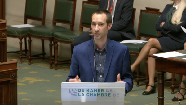 Robin Tonniau tijdens zijn tussenkomst in de Kamer