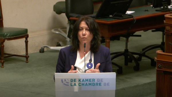 Farah Jacquet tijdens haar tussenkomst in de Kamer