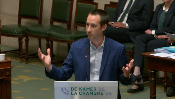 Robin Tonniau tijdens zijn tussenkomst in de Kamer