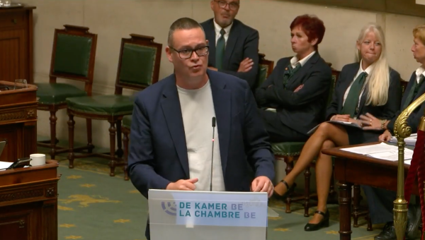 Raoul Hedebouw tijdens zijn tussenkomst in de Kamer