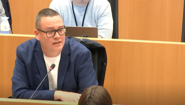 Raoul Hedebouw tijdens zijn tussenkomst in de Kamercommissie