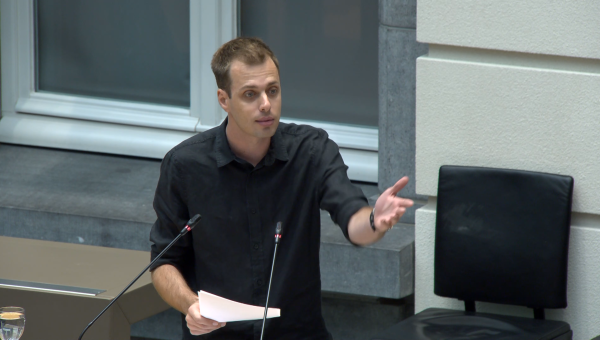 Jos D'Haese tijdens zijn tussenkomst in het Vlaams parlement